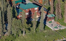 Arctic Wolf Lodge